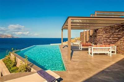 main-terrace-luxury-seafront-villa-crete