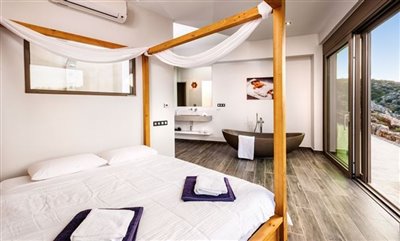 master-bedroom-1-luxury-seafront-villa-crete-