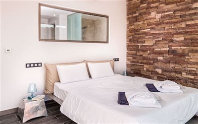 master-bedroom-4-luxury-seafront-villa-crete