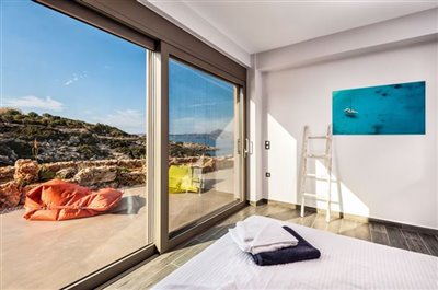 master-bedroom-4-luxury-seafront-villa-crete-