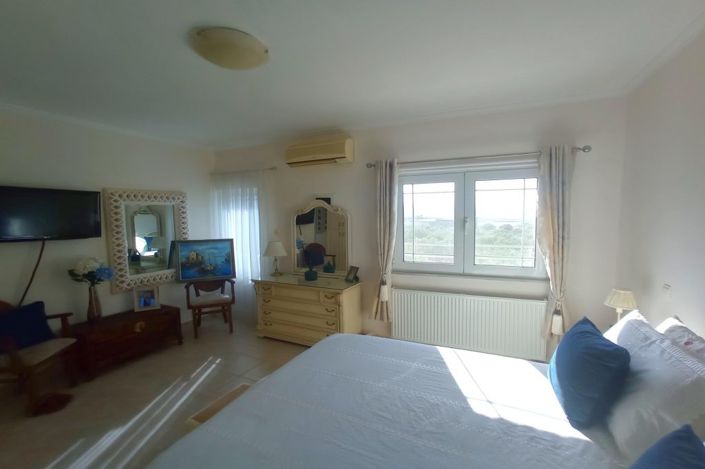 Image No.15-4 Bed House for sale