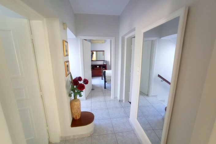 Image No.18-4 Bed House for sale