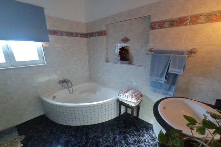 Image No.22-4 Bed House for sale