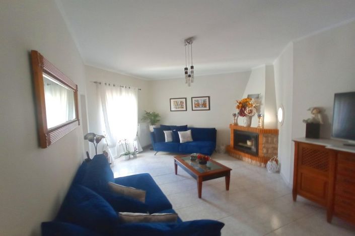 Image No.26-4 Bed House for sale