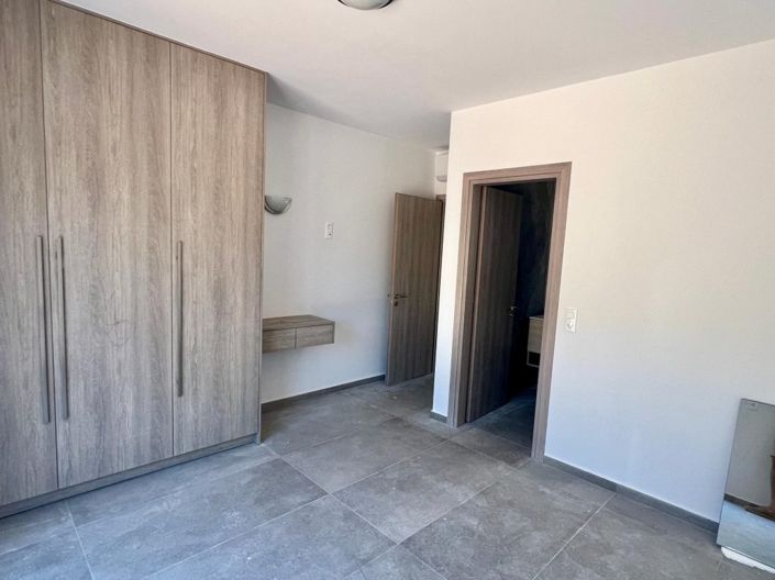 Image No.20-2 Bed House for sale