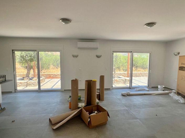 Image No.5-2 Bed House for sale