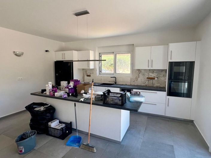 Image No.8-2 Bed House for sale