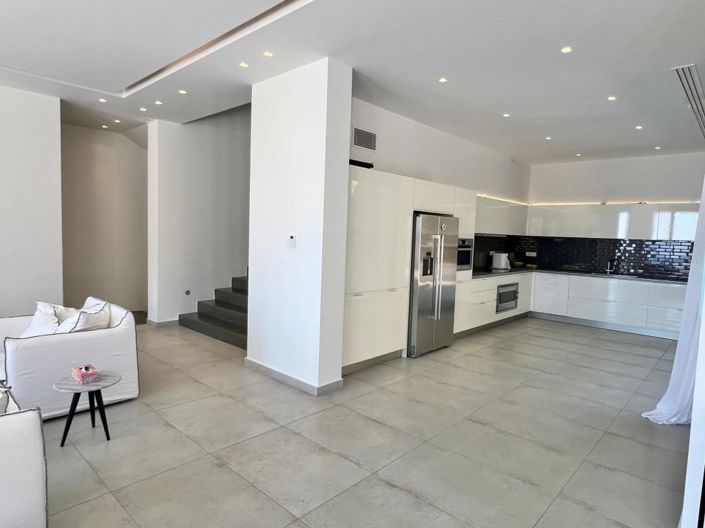 Image No.12-6 Bed Villa for sale