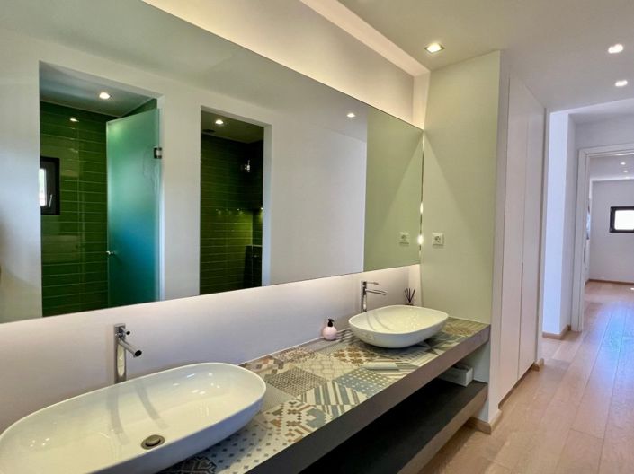 Image No.19-6 Bed Villa for sale