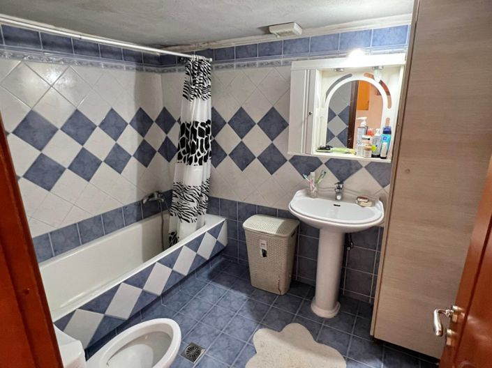 Image No.24-3 Bed House for sale