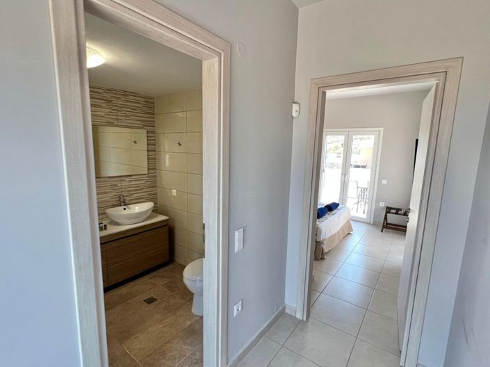 Image No.11-2 Bed House for sale