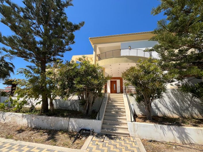 Image No.1-3 Bed Villa for sale