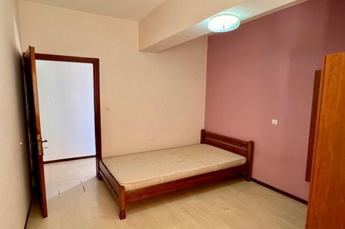 Image No.20-7 Bed House for sale