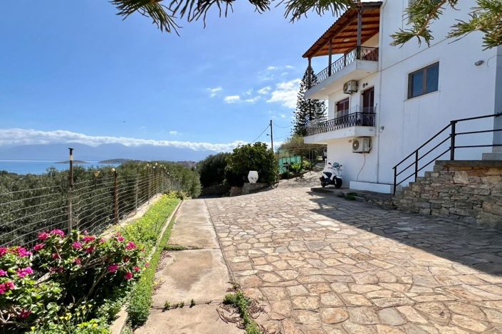 Image No.24-7 Bed House for sale