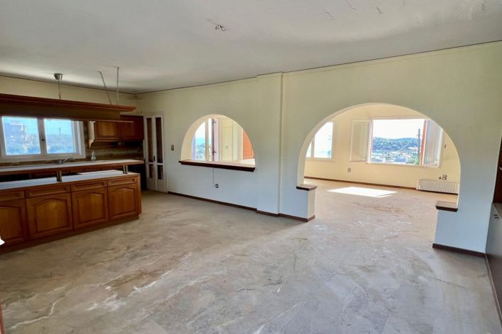 Image No.8-7 Bed House for sale