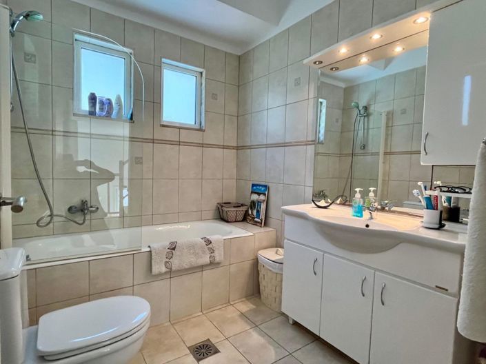 Image No.17-2 Bed Villa for sale