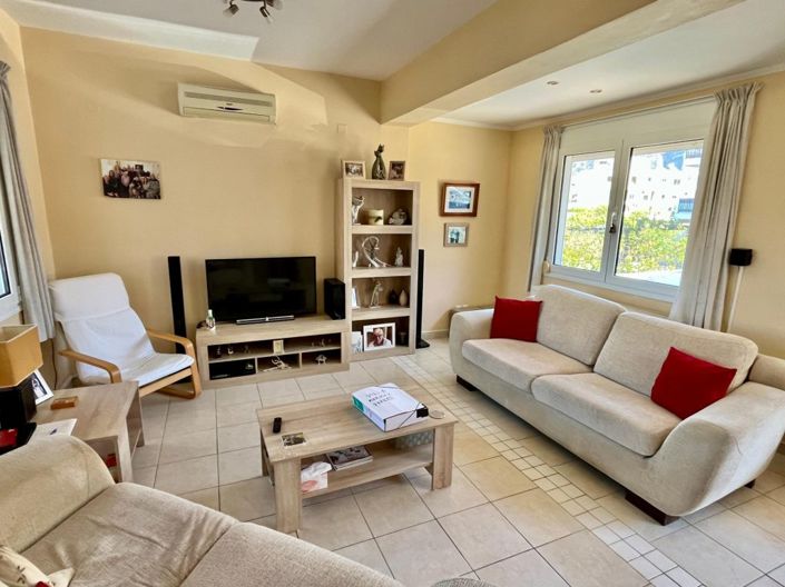 Image No.9-2 Bed House for sale