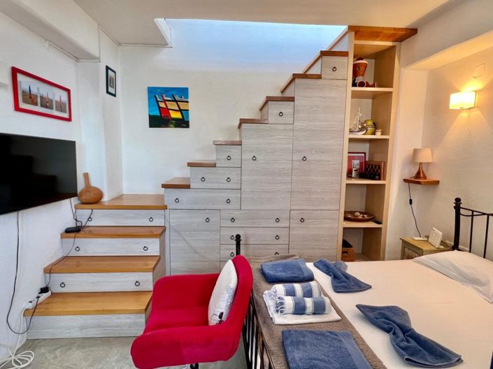 Image No.8-1 Bed House for sale