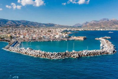 kales-venetian-fortress-at-the-entrance-to-th