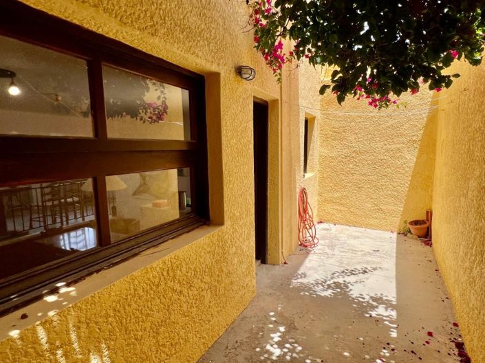 Image No.10-2 Bed House for sale