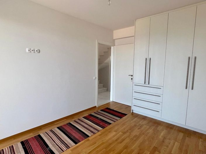 Image No.16-3 Bed House for sale