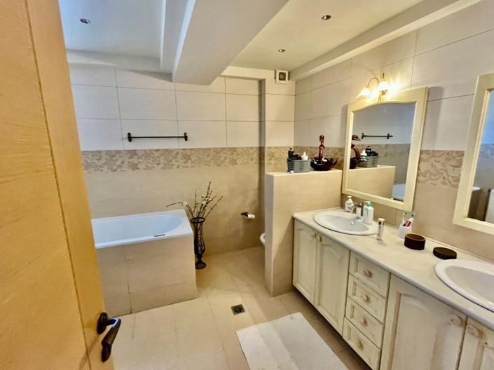 Image No.20-3 Bed Apartment for sale