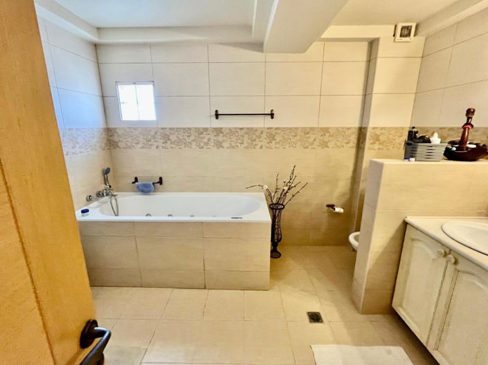 Image No.21-3 Bed Apartment for sale