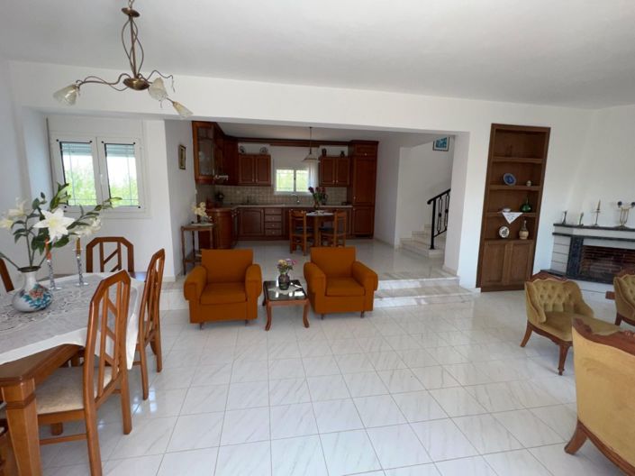 Image No.10-4 Bed Country House for sale