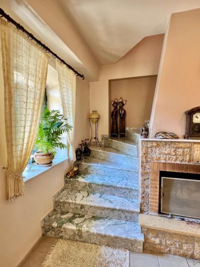 Image No.17-4 Bed Townhouse for sale