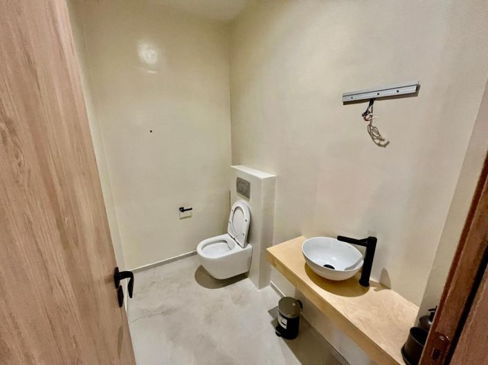 Image No.11-3 Bed House for sale