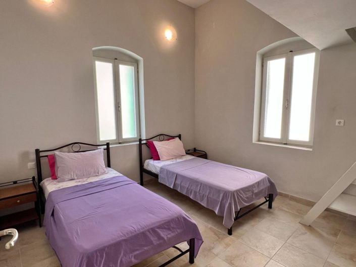 Image No.18-4 Bed Townhouse for sale