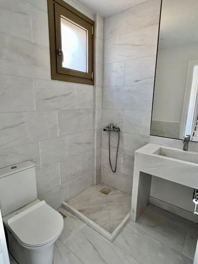 Image No.10-3 Bed House for sale