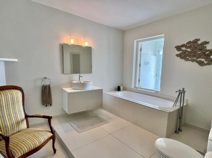 Image No.20-2 Bed House for sale