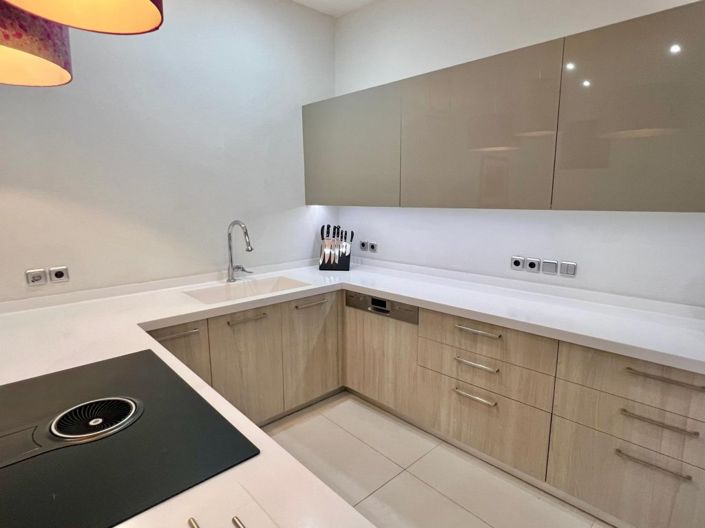 Image No.8-2 Bed House for sale