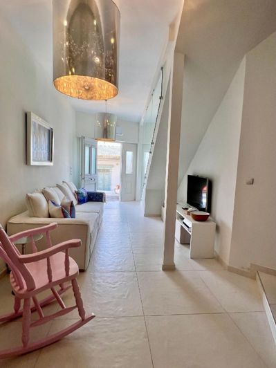 Image No.5-2 Bed House for sale