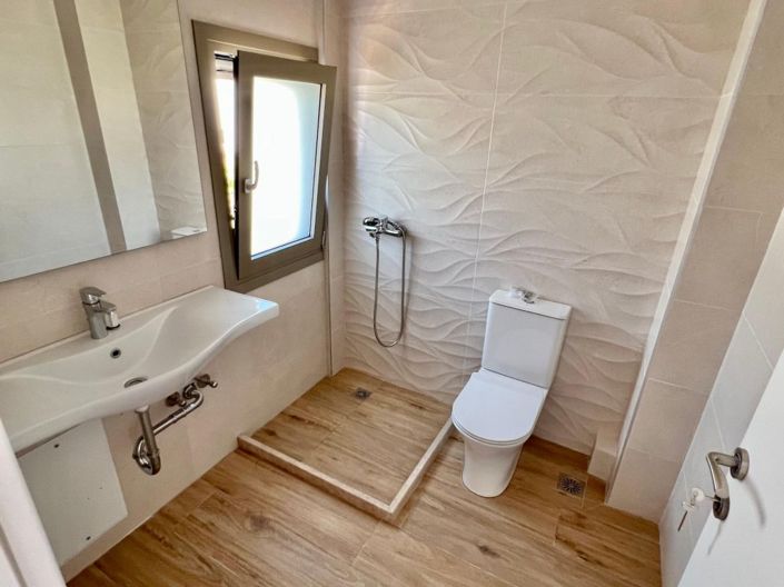 Image No.27-3 Bed House for sale