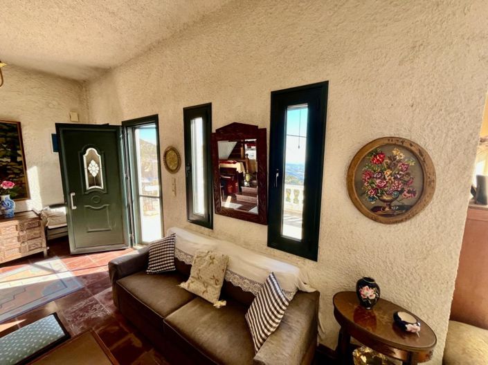 Image No.5-2 Bed House for sale