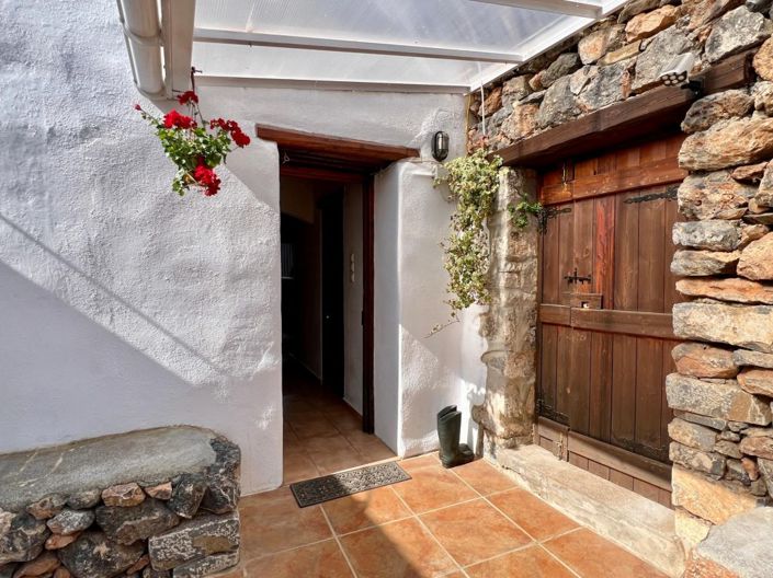 Image No.4-2 Bed House for sale