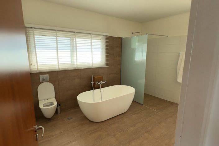 Image No.18-3 Bed Villa for sale