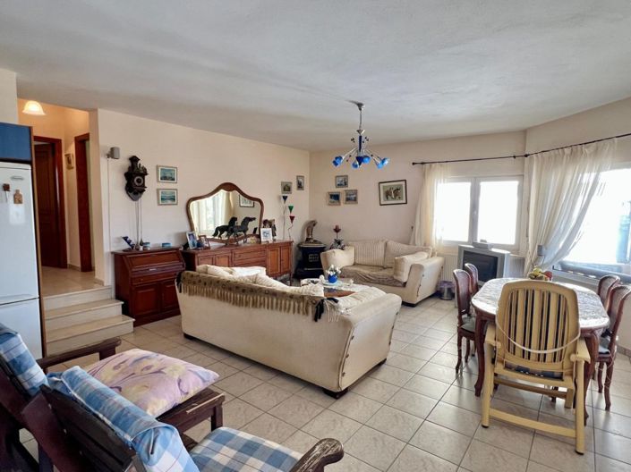 Image No.8-2 Bed House for sale