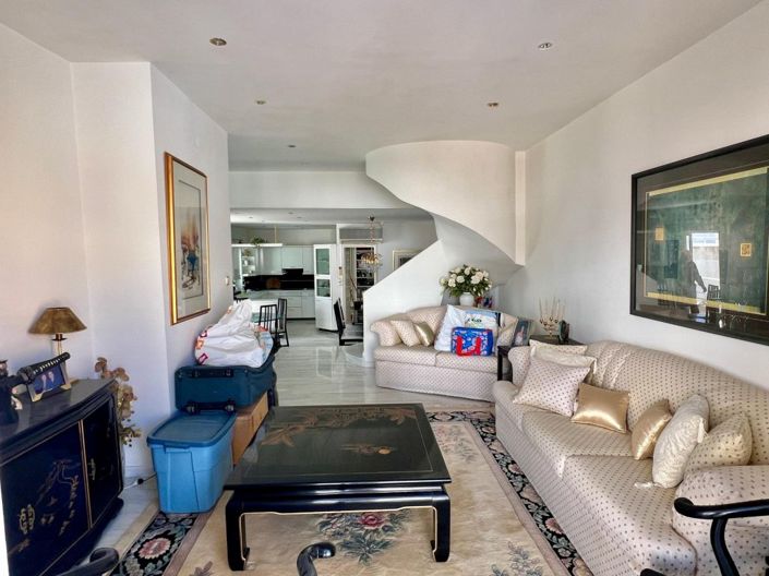 Image No.4-3 Bed House for sale