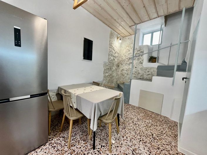 Image No.8-3 Bed House for sale