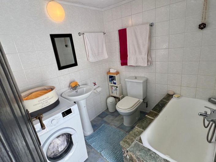 Image No.26-2 Bed House for sale