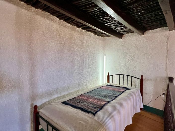 Image No.8-2 Bed House for sale