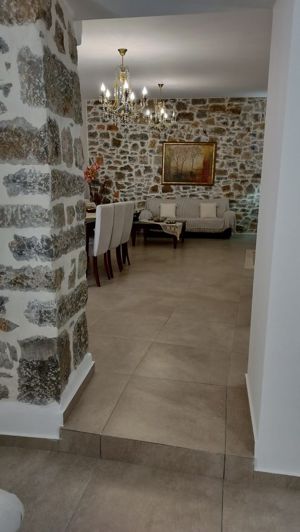 Image No.11-2 Bed House for sale