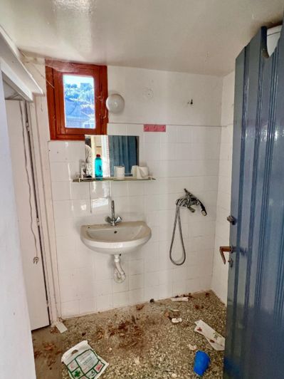Image No.12-2 Bed House for sale
