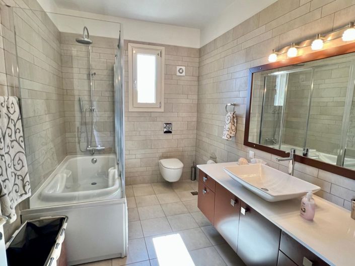 Image No.20-3 Bed Villa for sale