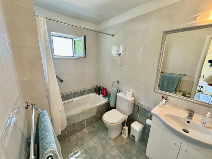Image No.10-3 Bed House for sale