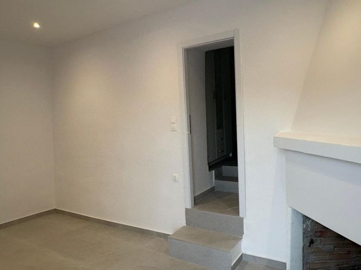 Image No.12-1 Bed House for sale