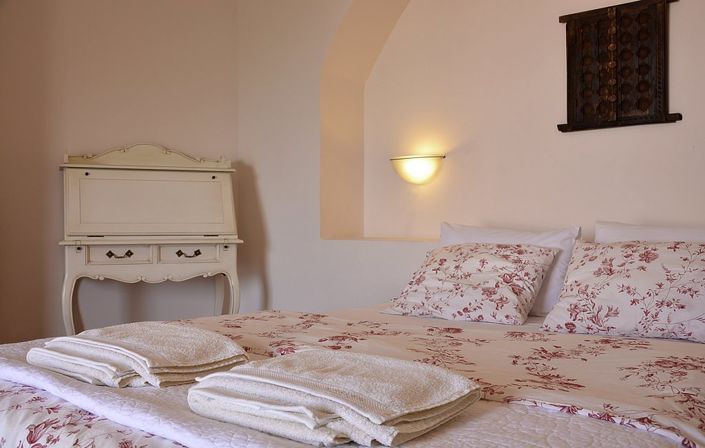 Image No.12-10 Bed Hotel for sale